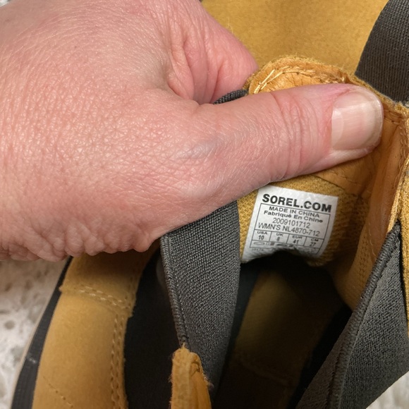 NWOT Sorel WOMENS  Shoes in Mustard and Black - Picture 6 of 6